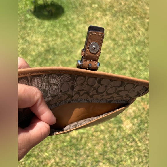 Coach light brown wristlet wallet - Picture 4 of 8